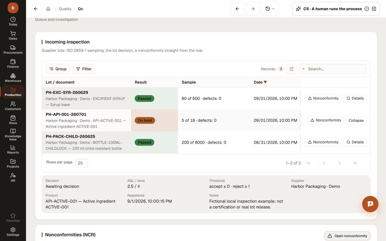 Demo incoming inspection: three supplier lots, an open five-unit sample from a lot of eighteen, acceptance thresholds and a pending lot decision